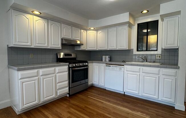3100 Fulton Street (1025r)