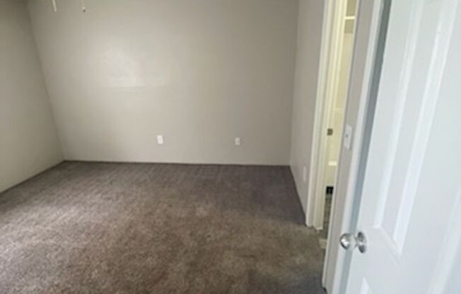 2 beds, 2 baths, 856 sqft, $920, Unit 2726-1210