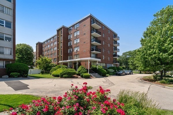 20 HAMMOND POND PKWY