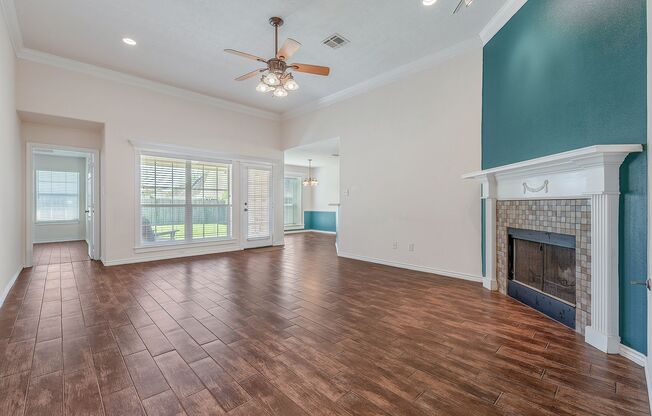 3 Bed/ 2 Bath Home in Edelweiss Gartens Available for August Move In!