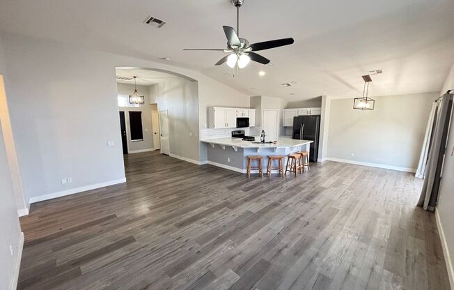Gorgeous 3Bed/2Bath, 1-Story Home located in the NW part of the valley