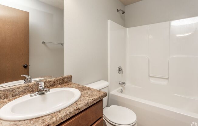3 beds, 2.5 baths, 1,260 sqft, $1,640, Unit 6800-04