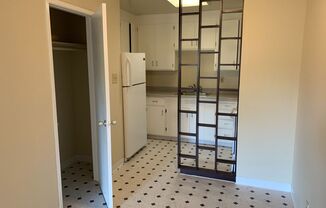 2 beds, 1 bath, $2,850, Unit 7