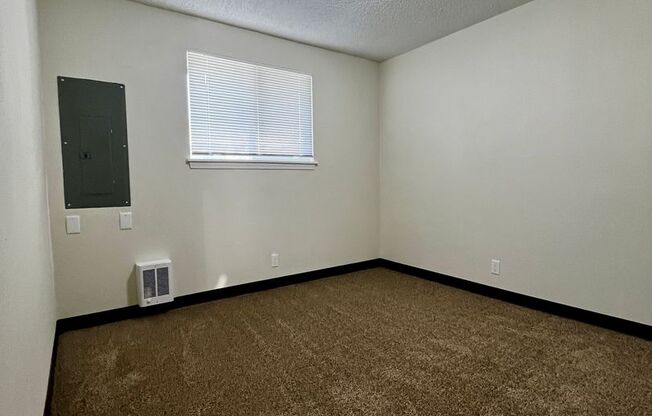 2 beds, 1 bath, 624 sqft, $895, Unit B