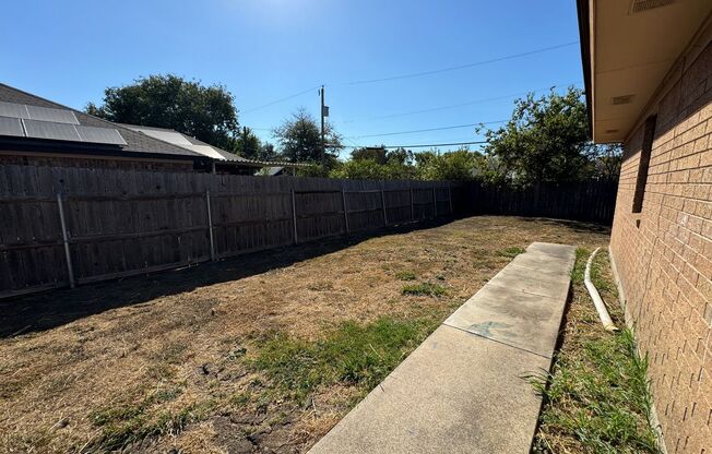 2 beds, 1 bath, $1,000