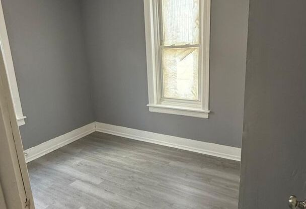 This beautifully updated 3-bedroom, 2-bath home is now available for rent! Featuring a fresh renovation, this spacious home offers comfort, style, and convenience all in one.
