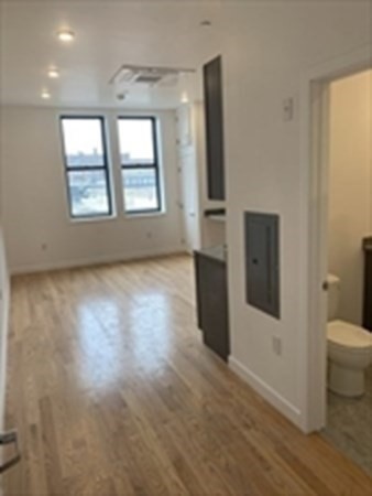 Studio, 1 bath, $1,595, Unit 209