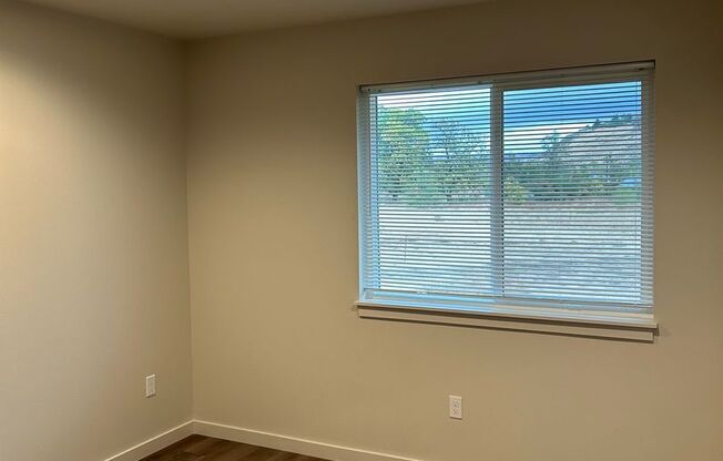 3 beds, 2.5 baths, 1,268 sqft, $1,850, Unit #28