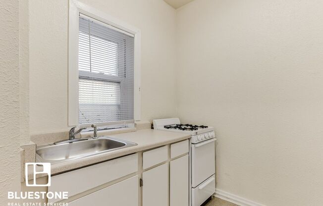 1 bed, 1 bath, 579 sqft, $1,100, Unit 216