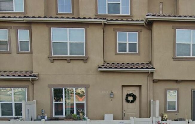 Gorgeous 4 Bed/4 Bath Townhouse In The Heart of Chula Vista!