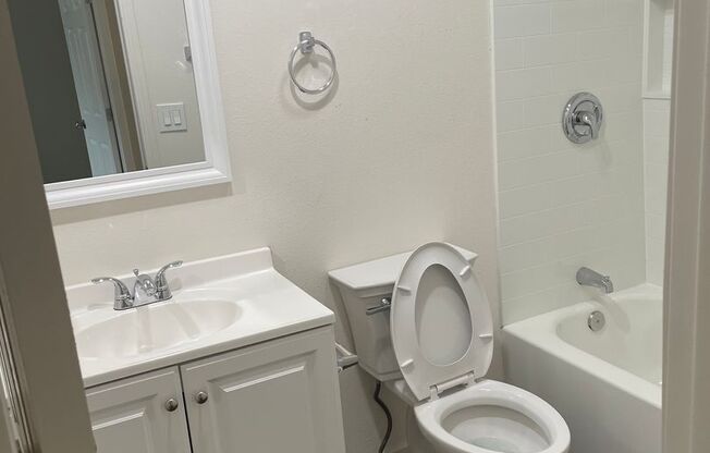 2 beds, 2 baths, 925 sqft, $2,500, Unit 42