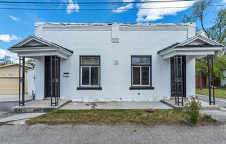 720 W JACKSON AVE