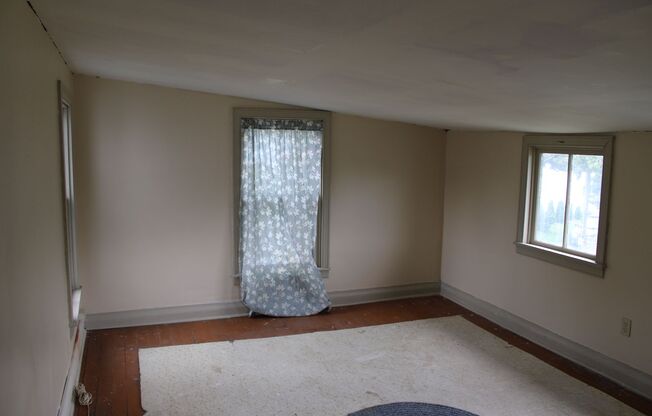 3 beds, 1 bath, $1,595