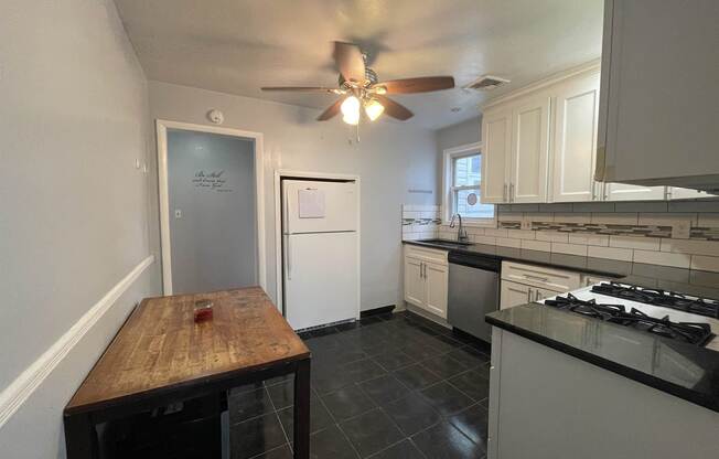 134 HUTTON ST