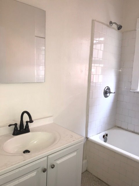 Studio, 1 bath, 470 sqft, $1,395, Unit 100