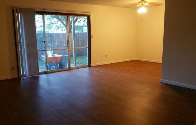 3 beds, 1 bath, 960 sqft, $1,195, Unit Mill-31