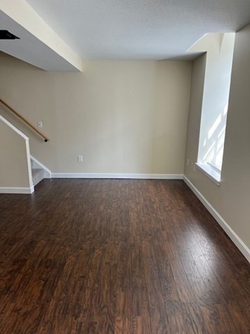 2 beds, 1 bath, 764 sqft, $2,100, Unit 1-27