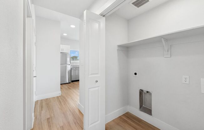 1 bed, 1 bath, 712 sqft, $1,385, Unit 214