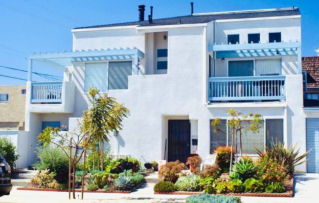 SPACIOUS 2BD/2BA CONDO WITH LOFT IN PB! BLOCKS TO MISSION BAY- $4,595/mo