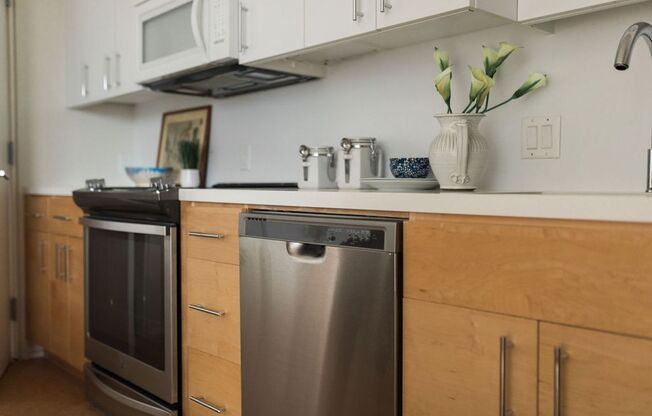 2 beds, 1.5 baths, 1,558 sqft, $2,065.85, Unit 306