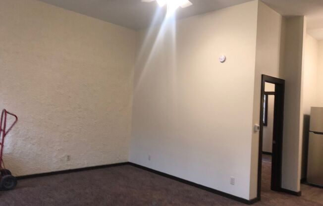 1 bed, 1 bath, 900 sqft, $1,200