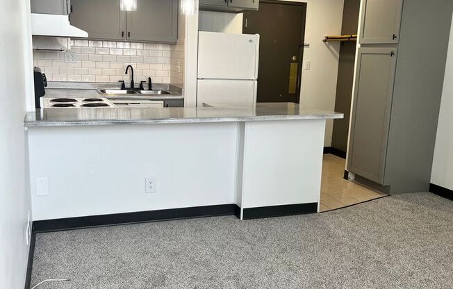 1 bed, 1 bath, 572 sqft, $975