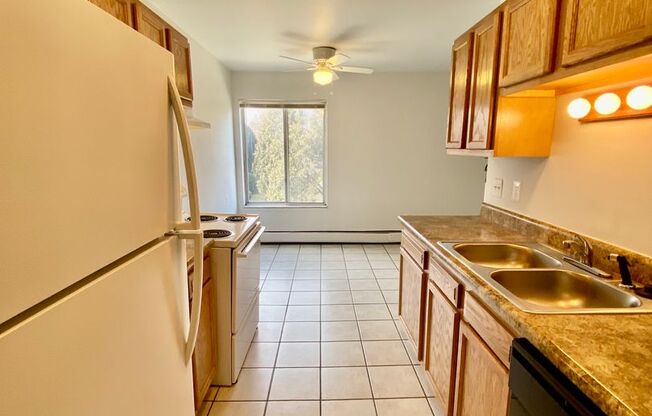 2 beds, 1 bath, 900 sqft, $1,295, Unit 21