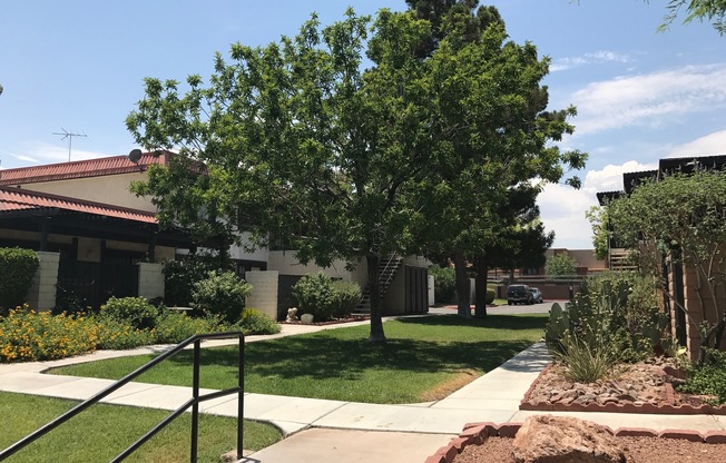 BEAUTIFUL 2 BEDS 1 1/2  BATHROOM APARTMENT PLUS 1 CAR GARAGE MLOVE IN SPECIAL