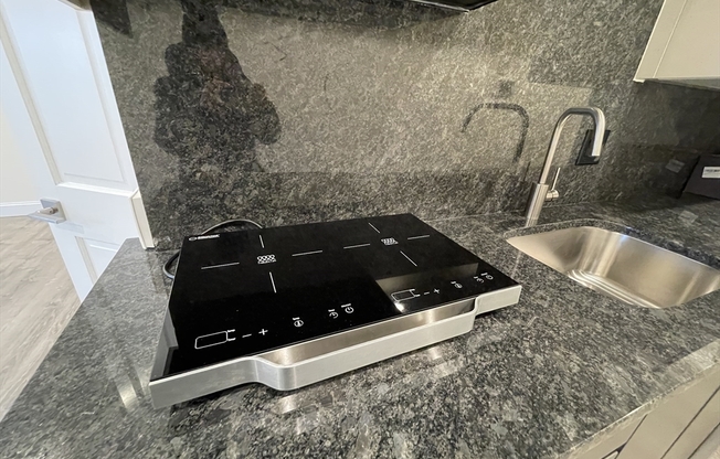 Studio, 1 bath, 550 sqft, $2,500, Unit 402