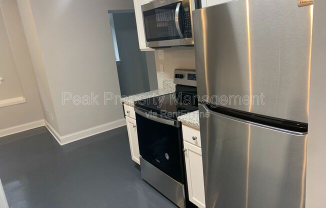 1 bed, 1 bath, 814 sqft, $1,195, Unit 11
