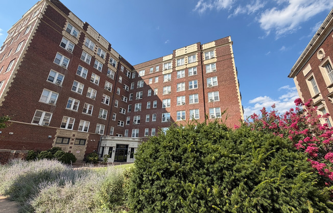 Studio, 1 bath, 450 sqft, $945, Unit 309