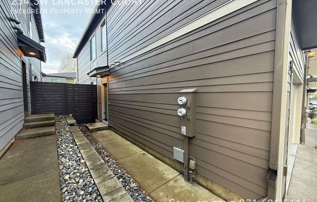254 SW LANCASTER CT