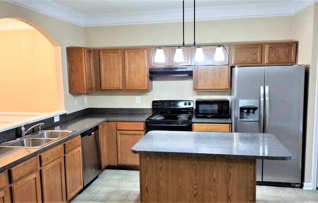Beautiful Townhome - Great Location