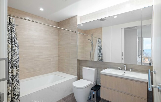 2 beds, 2 baths, 1,309 sqft, $7,000, Unit 4111