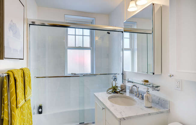 1 bed, 1 bath, 812 sqft, $3,475