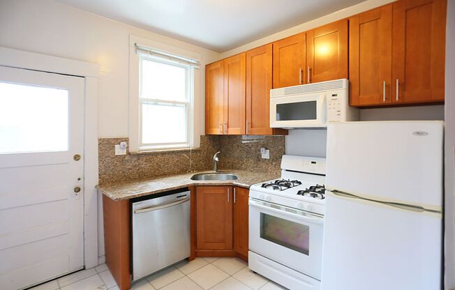 2 beds, 1 bath, $2,995, Unit # 31