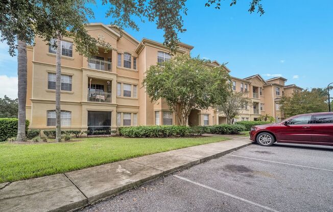 Beautiful 3/2 Condo in Davenport.  Brand new carpet and freshly painted!