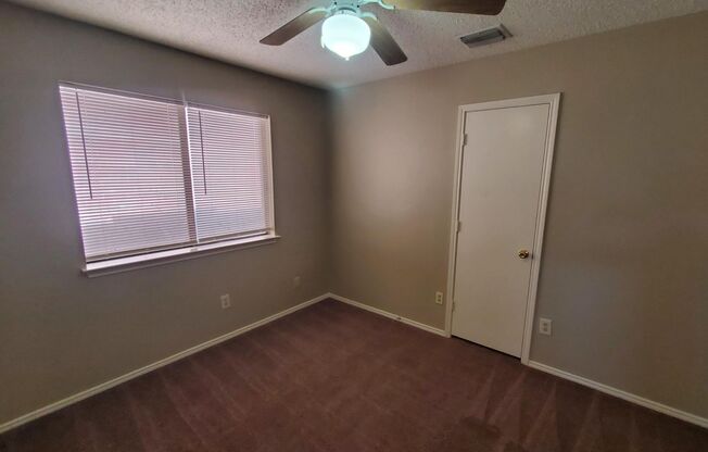 3 beds, 2 baths, $1,650