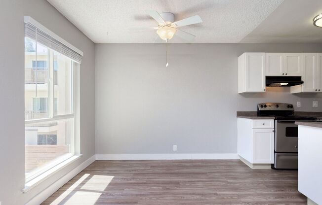 2 beds, 1 bath, 925 sqft, $2,450, Unit 219