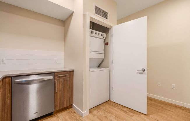 Studio, 1 bath, 389 sqft, $1,450, Unit 207