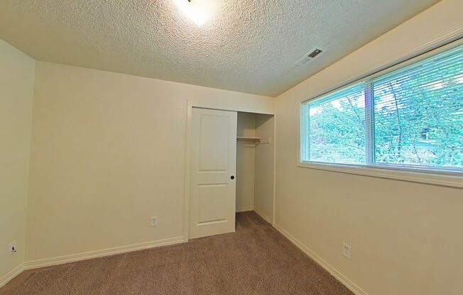 3 Bedroom House ~ Close to Downtown ~ Pet Friendly