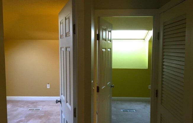 2 beds, 1 bath, 696 sqft, $1,800, Unit 1-21