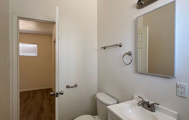 1 bed, 1 bath, $825, Unit 2