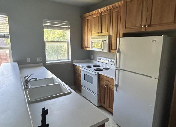 2 beds, 1 bath, $1,250