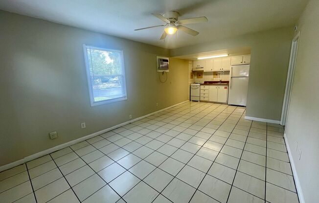 Conveniently Located 1 Bedroom, 1 Bath Apartment Near Downtown Orlando!