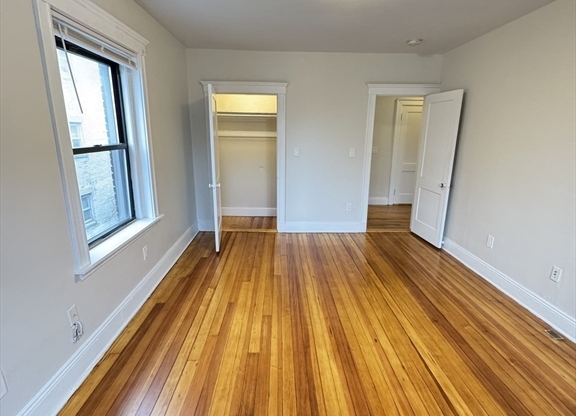 3 beds, 2 baths, 1,300 sqft, $4,000, Unit 3