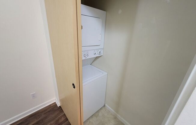 2 beds, 1 bath, 820 sqft, $2,995, Unit R-404