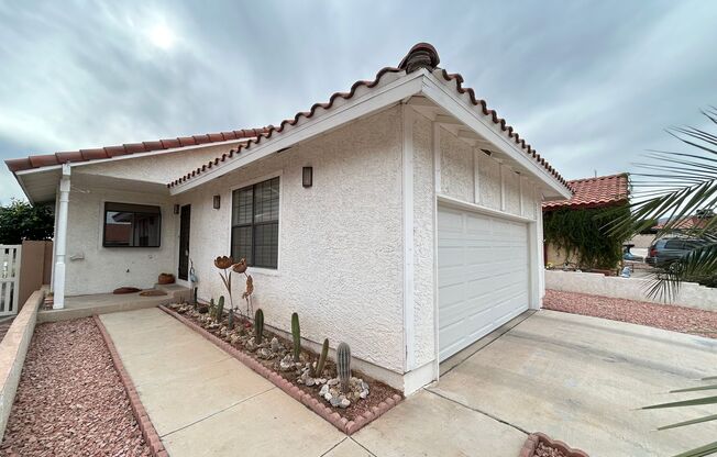 Cozy Single Story 2-Bedroom 2-Bathroom Home!