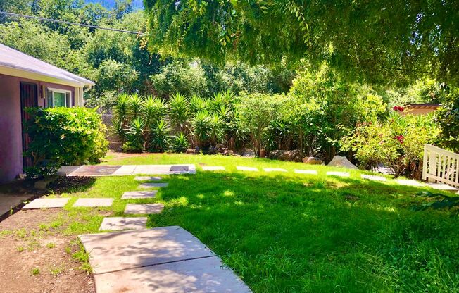 Secluded and Quiet Guest House Like Unit on Private Property off of Live Oak Park Road in Fallbrook!