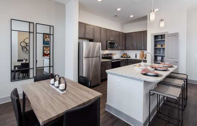 Model Interior Kitchen